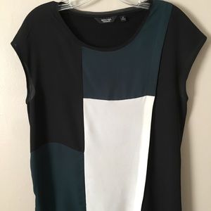 Short sleeve black, dark green & white top